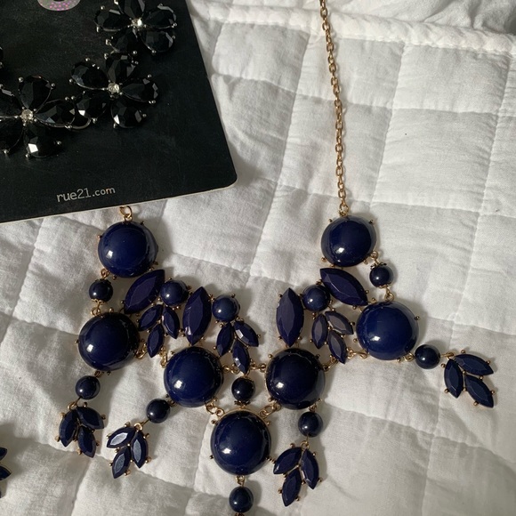 Statement Necklaces - Picture 7 of 7